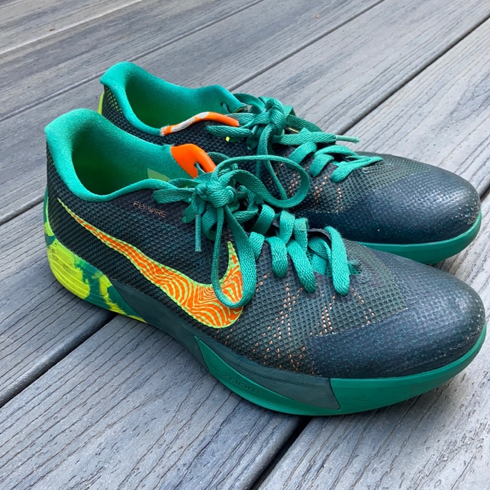 Nike fly wire shoes